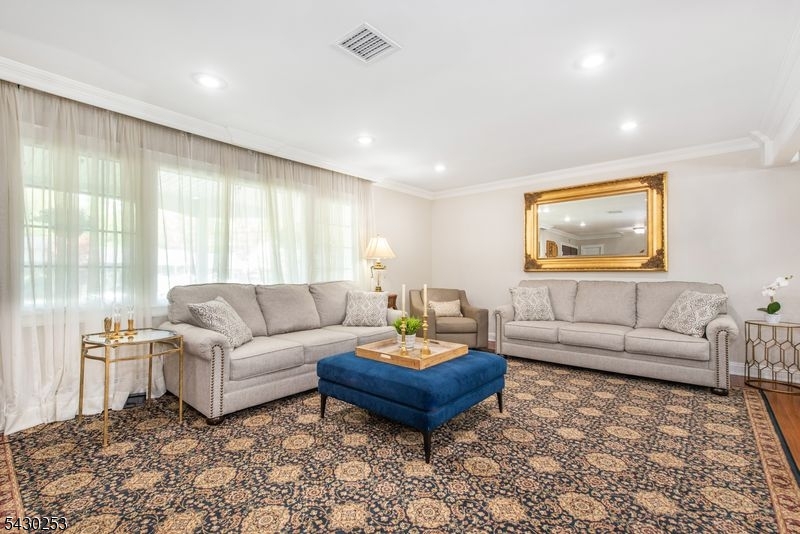 681 Glendale Road Franklin Lakes, NJ 07417 - Photo 5 of 33