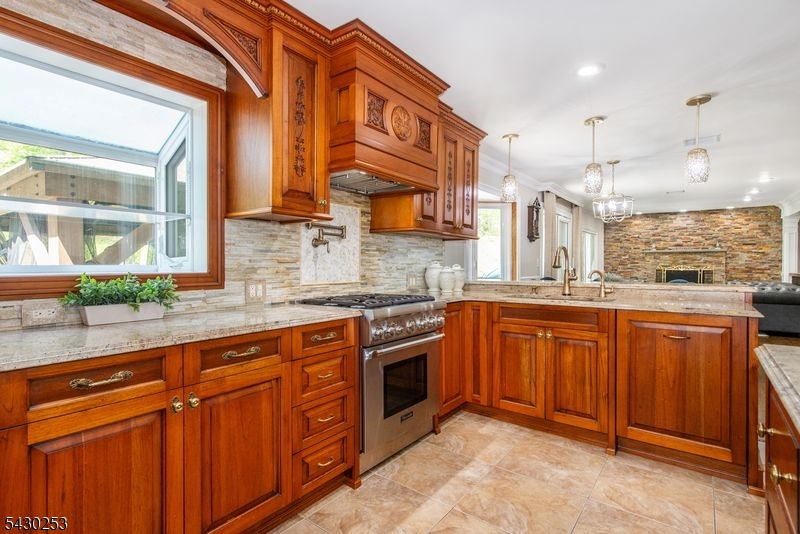 681 Glendale Road Franklin Lakes, NJ 07417 - Photo 9 of 33