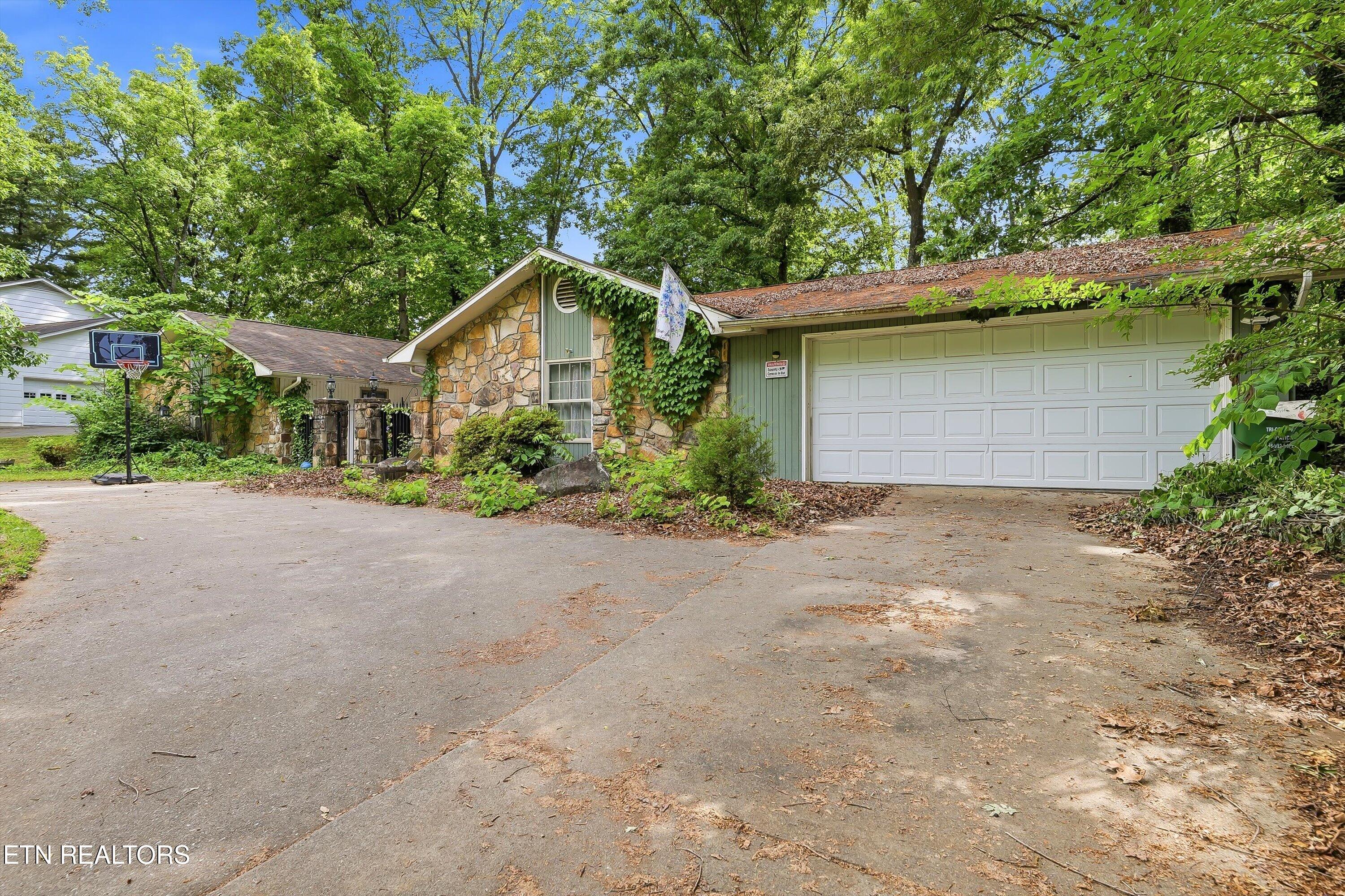 7941 Castlecomb Road Powell, TN 37849 - Photo 3 of 23 02-7941 Castlecomb Rd-2