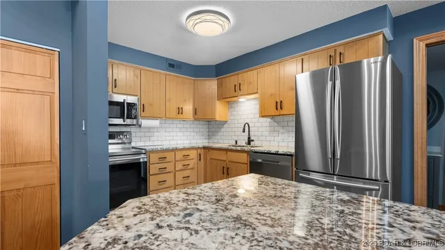 $725,000 | 493 Highline Drive, Lake Ozark, MO 65049