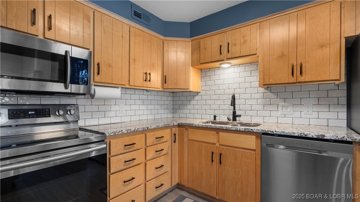 493 Highline Drive Lake Ozark, MO 65049 - Photo 12 of 54