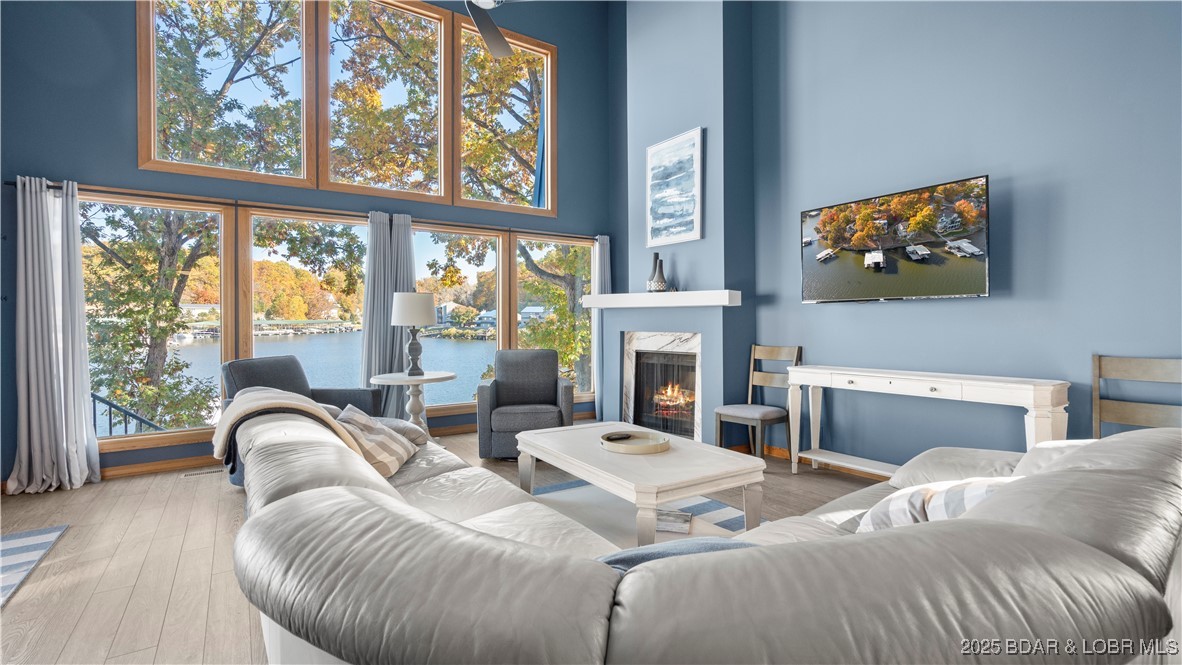 493 Highline Drive Lake Ozark, MO 65049 - Photo 4 of 54