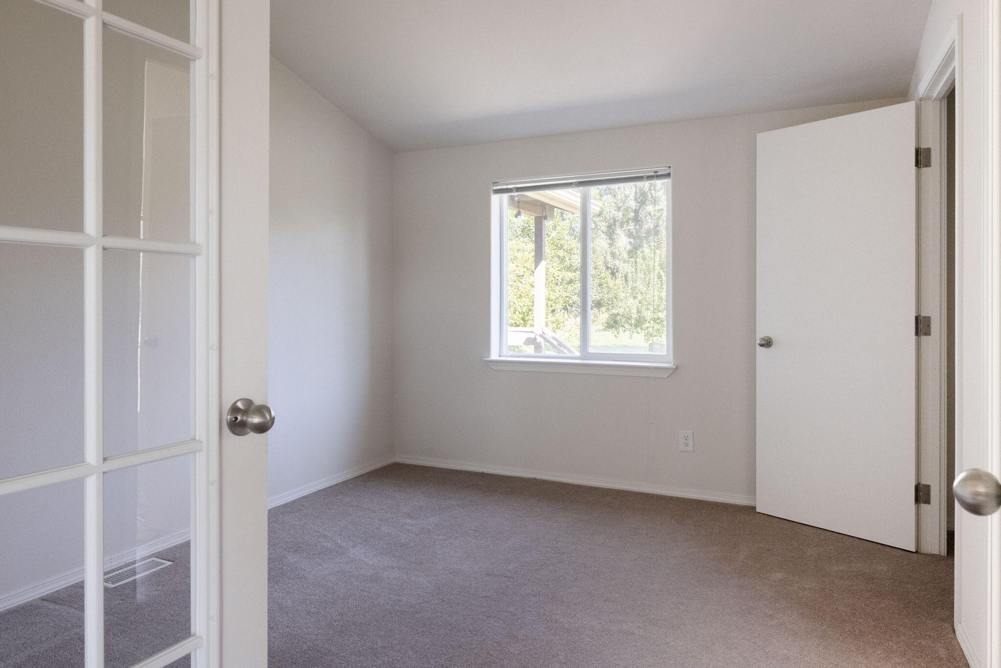 11311 Fleming Road Powell Butte, OR 97753 - Photo 41 of 58 office /den off of primary auite