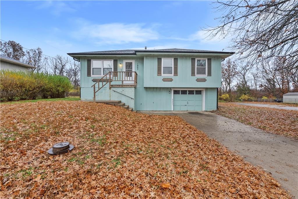 1807 Stacy Road Harrisonville, MO 64701 - Photo 2 of 18