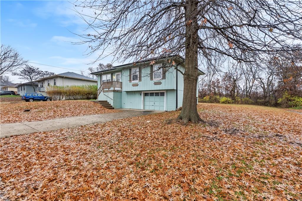 1807 Stacy Road Harrisonville, MO 64701 - Photo 3 of 18