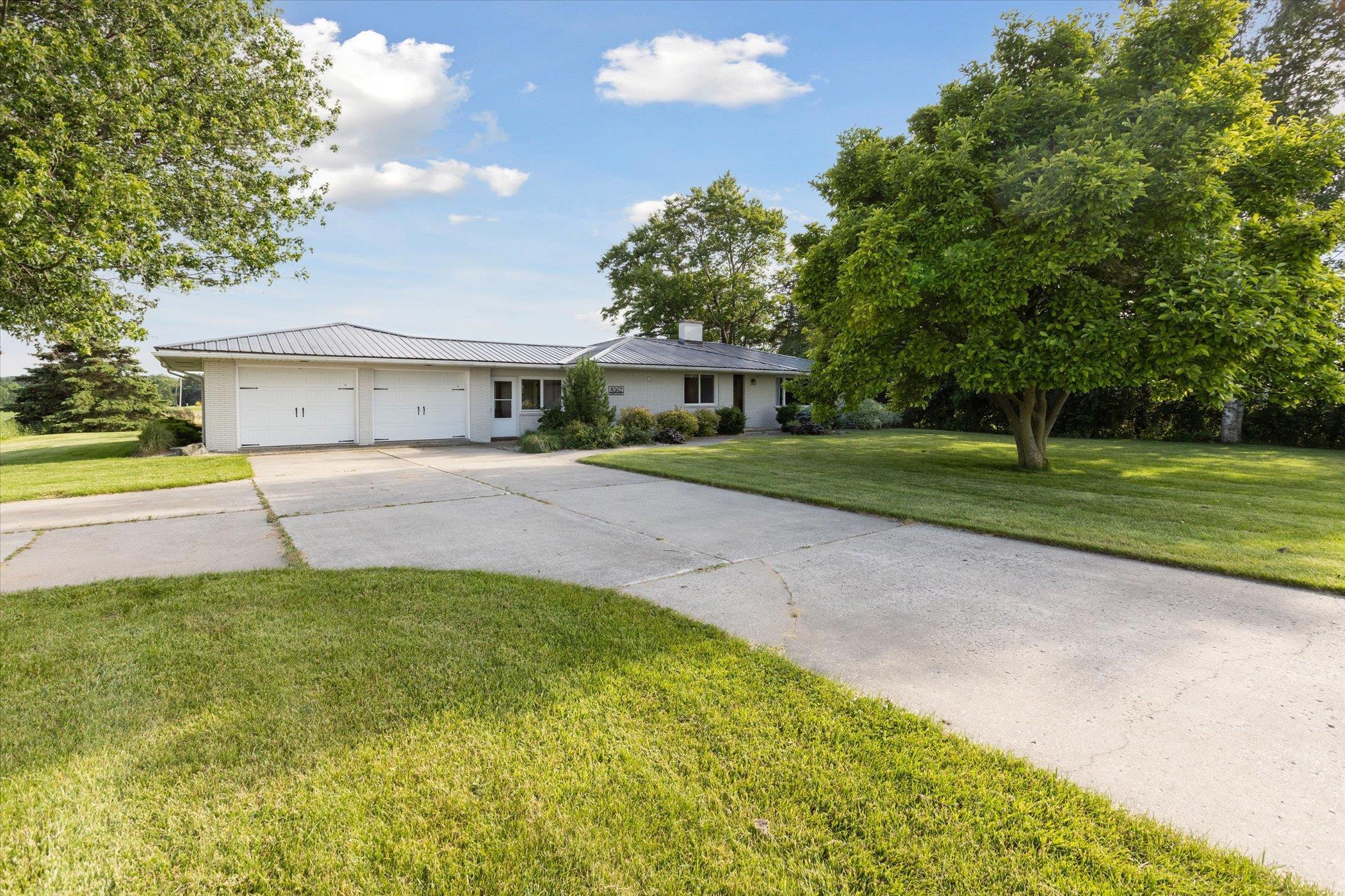 8562 Junction Road Frankenmuth, MI 48734 - Photo 2 of 51