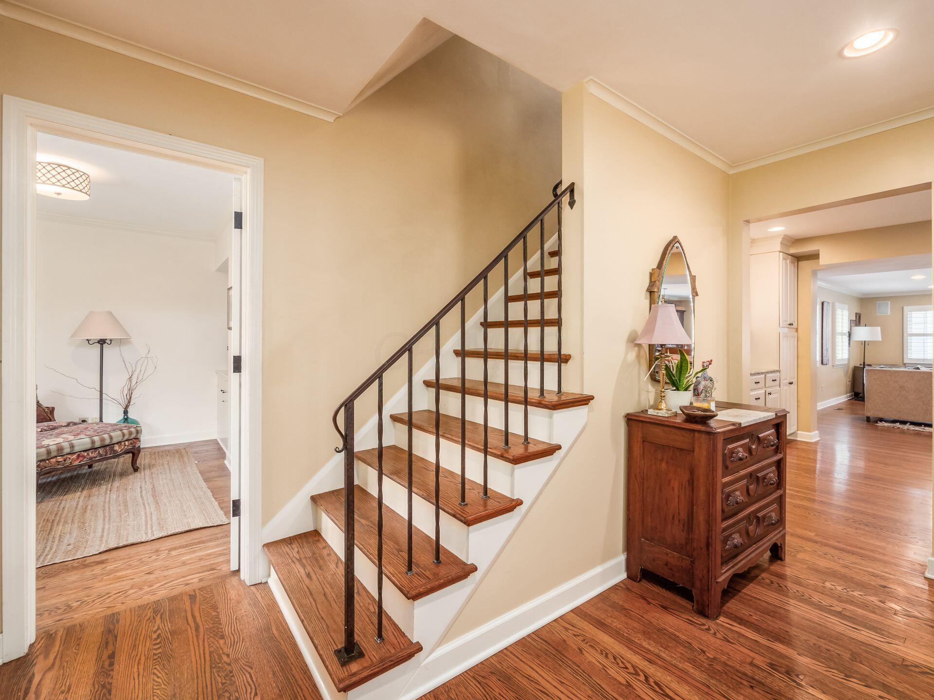 1544 Guilford Road Columbus, OH 43221 - Photo 5 of 76 Entry
