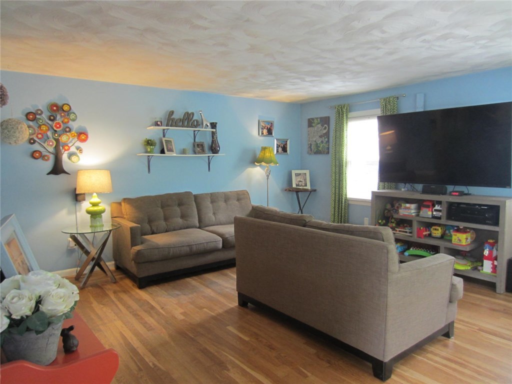 112 New Road East Providence, RI 02916 - Photo 8 of 37 Gallery Image 8