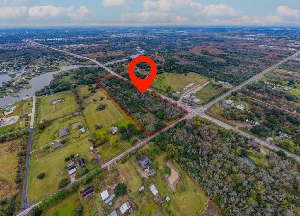 0 Fm517 Dickinson, TX 77539 - Photo 2 of 7 an aerial view of a residential houses