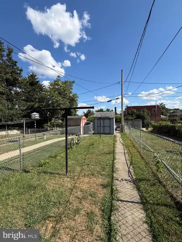 a view of a park with entertaining space