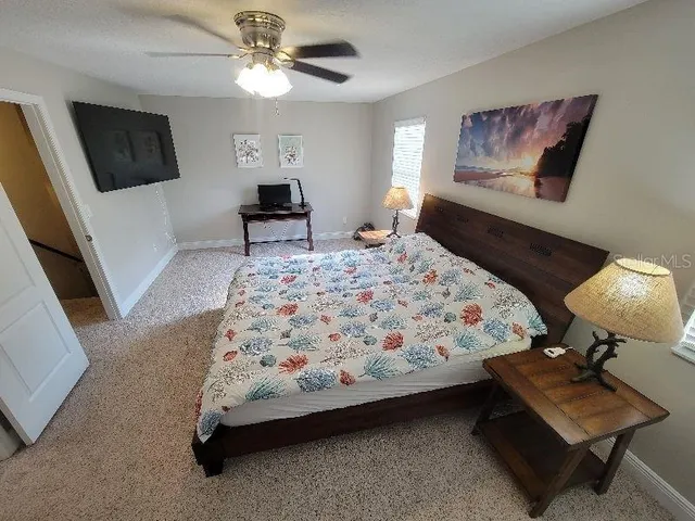 a view of a livingroom with a workspace