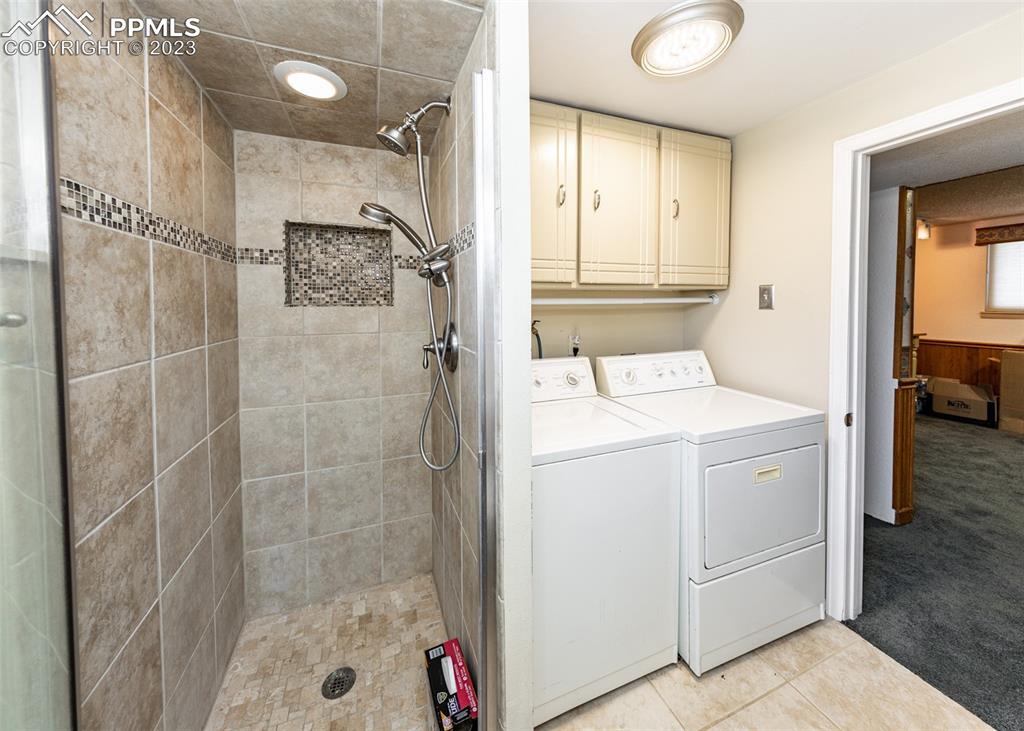 126 La Rochelle Drive Pueblo, CO 81005 - Photo 33 of 42 a utility room with dryer and washer