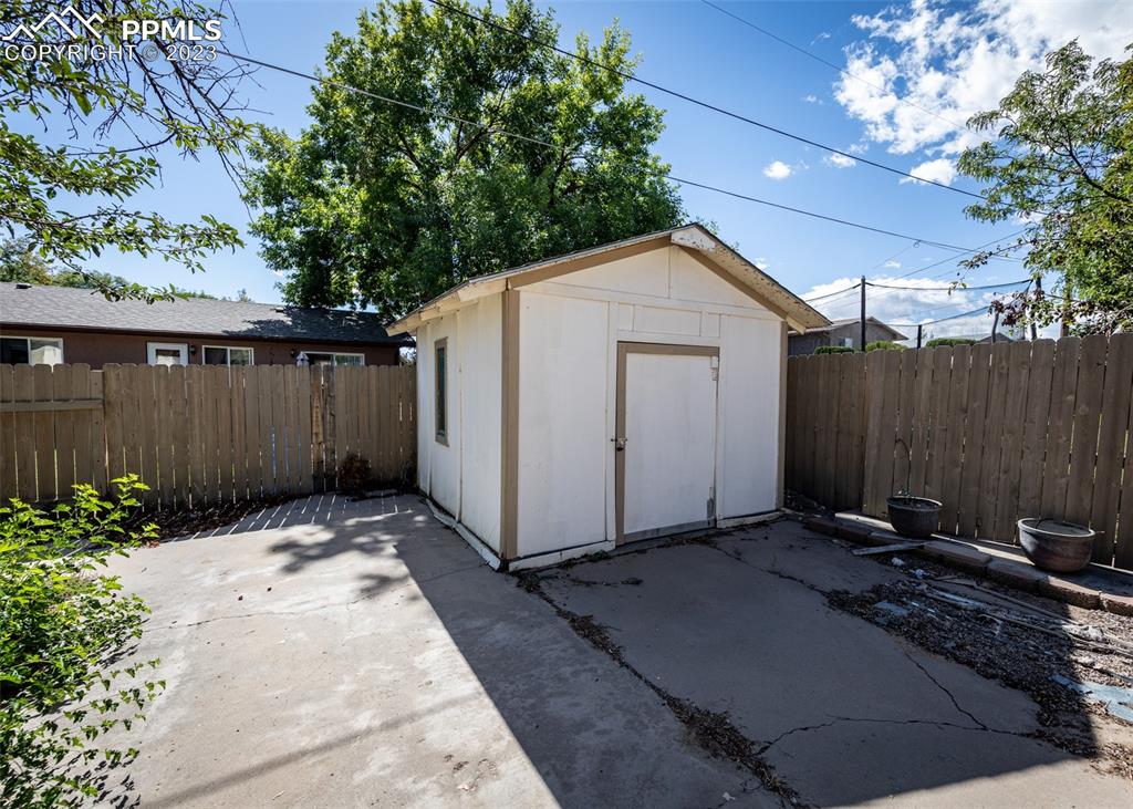 126 La Rochelle Drive Pueblo, CO 81005 - Photo 39 of 42 a backyard of a house