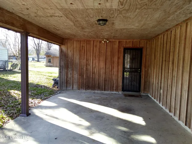 $127,500 | 207 North Fulton Avenue, Isola, MS 38754