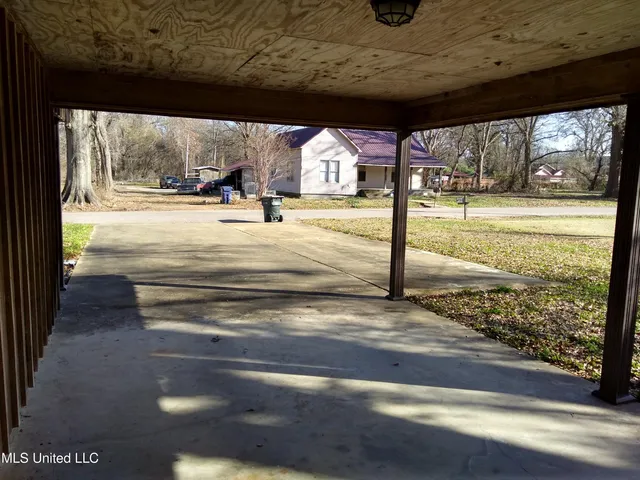 $127,500 | 207 North Fulton Avenue, Isola, MS 38754