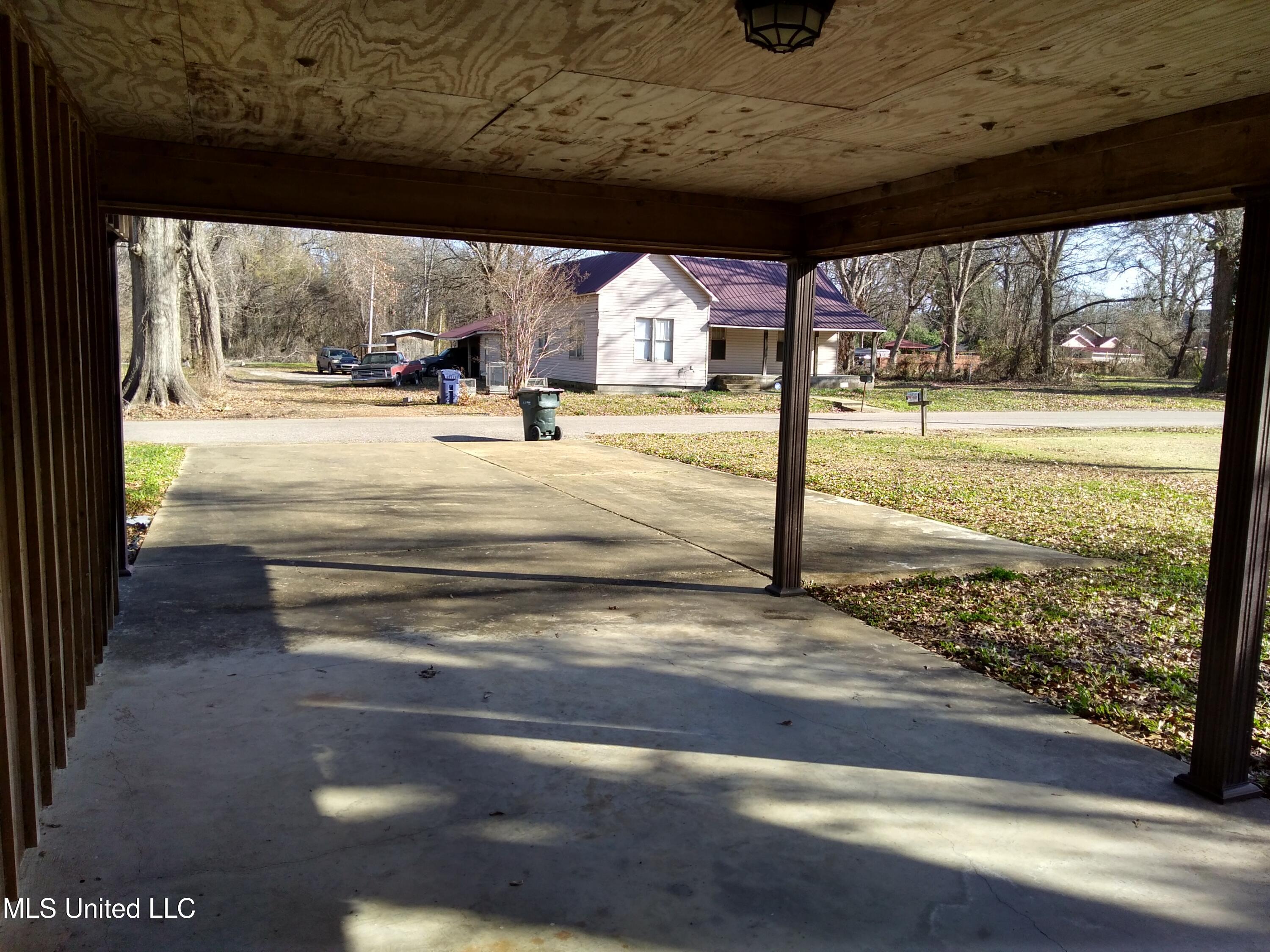207 North Fulton Avenue Isola, MS 38754 - Photo 13 of 40 IMG_20260113_135938440_HDR