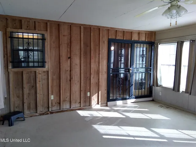 $127,500 | 207 North Fulton Avenue, Isola, MS 38754