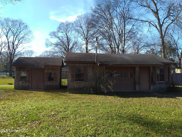 $127,500 | 207 North Fulton Avenue, Isola, MS 38754