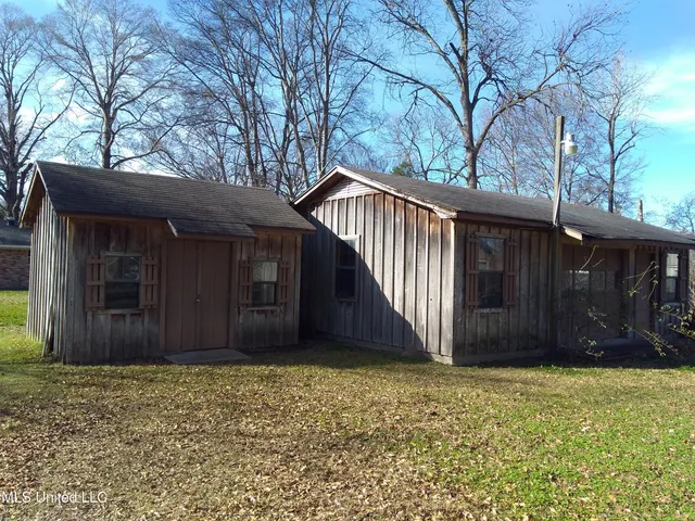 $127,500 | 207 North Fulton Avenue, Isola, MS 38754