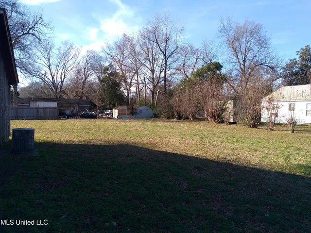 $127,500 | 207 North Fulton Avenue, Isola, MS 38754