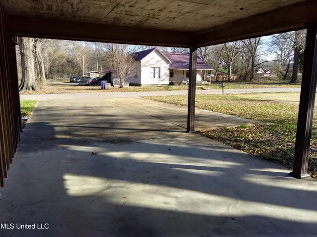 $127,500 | 207 North Fulton Avenue, Isola, MS 38754