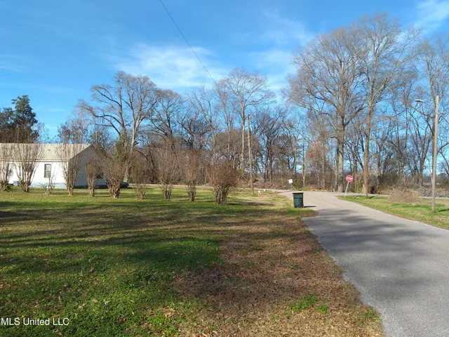 $127,500 | 207 North Fulton Avenue, Isola, MS 38754