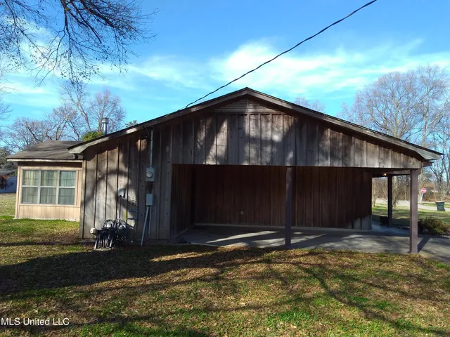 $127,500 | 207 North Fulton Avenue, Isola, MS 38754