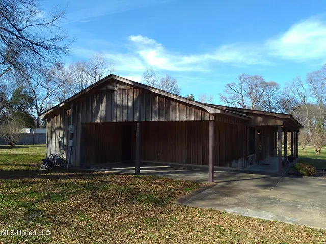 $127,500 | 207 North Fulton Avenue, Isola, MS 38754