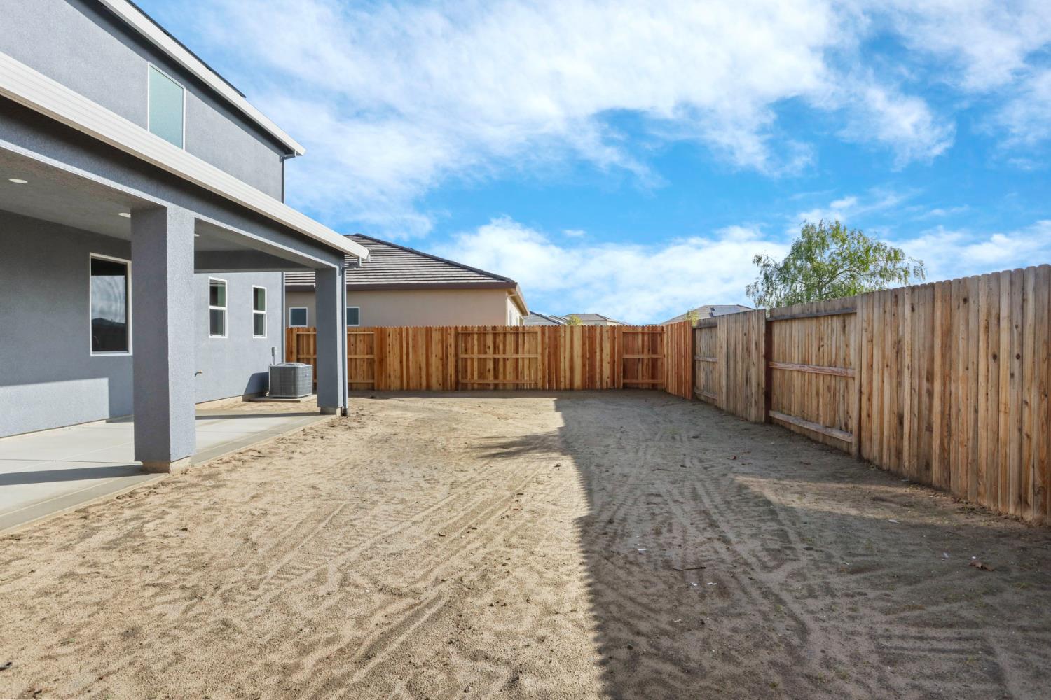 2291 Paramount Lane Manteca, CA 95337 - Photo 17 of 34 a view of a backyard with wooden fence