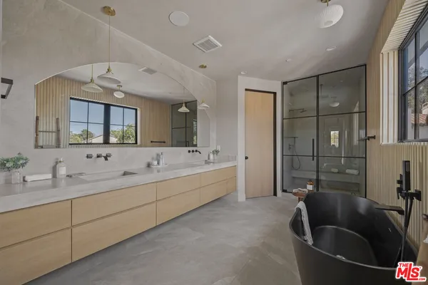 $3,495,000 | 11317 Valley Spring Lane, Studio City, CA 91602