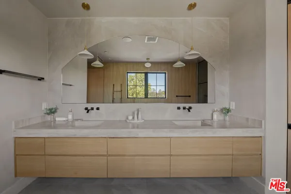 $3,495,000 | 11317 Valley Spring Lane, Studio City, CA 91602