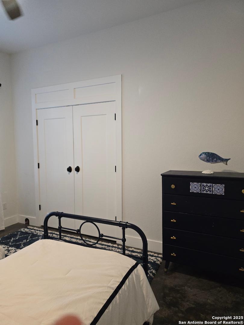 451 Legion Loop Kingsland, TX 78639 - Photo 11 of 23 a room with a table and a potted plant