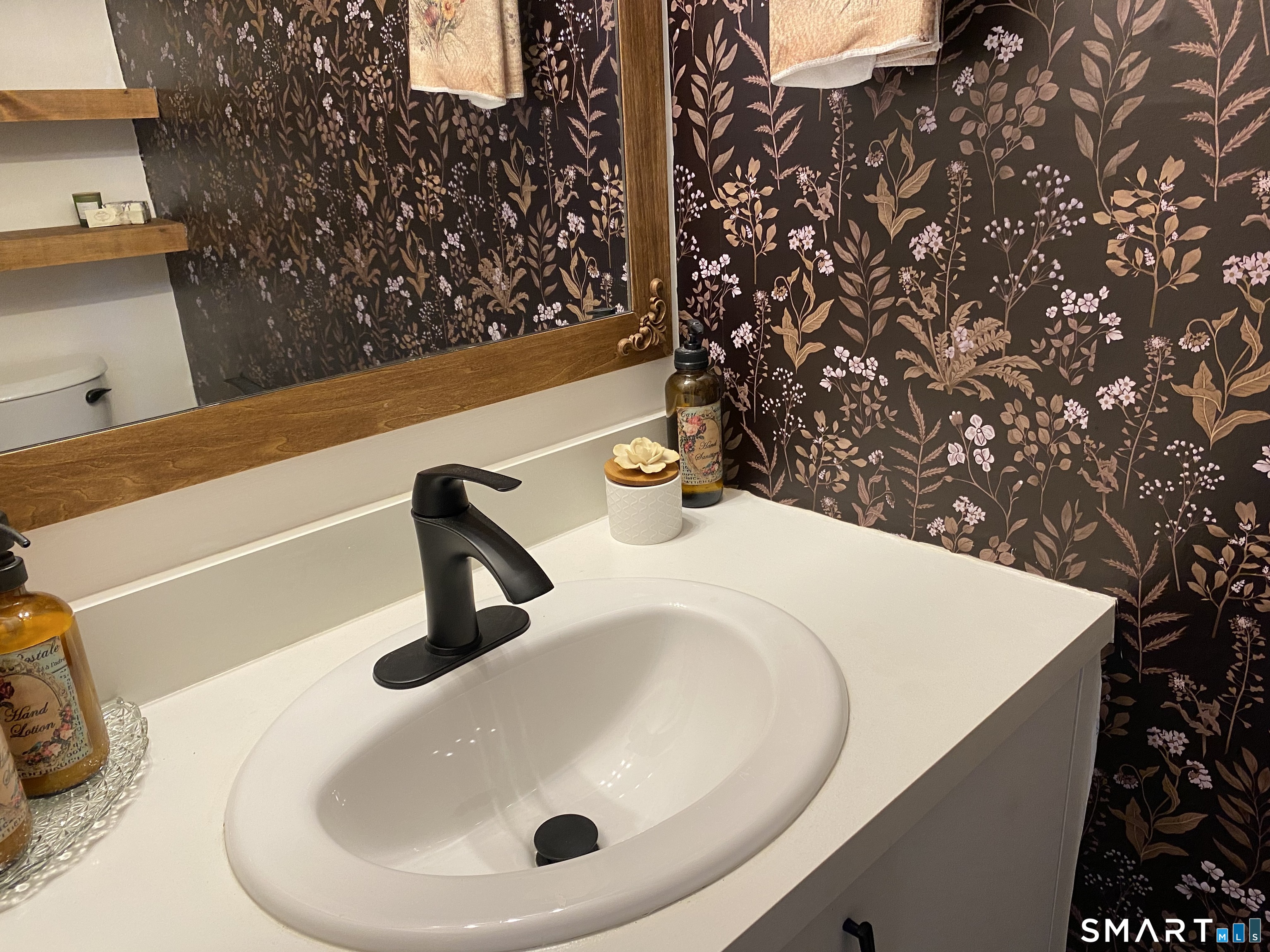 585 Park Road, Unit 58 Waterbury, CT 06708 - Photo 10 of 23 Newer fixtures in bathroom