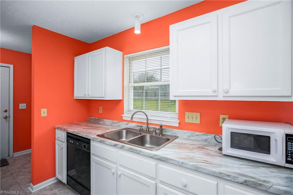 2460 Shadow Valley Road High Point, NC 27265 - Photo 10 of 26 Gallery Image 10