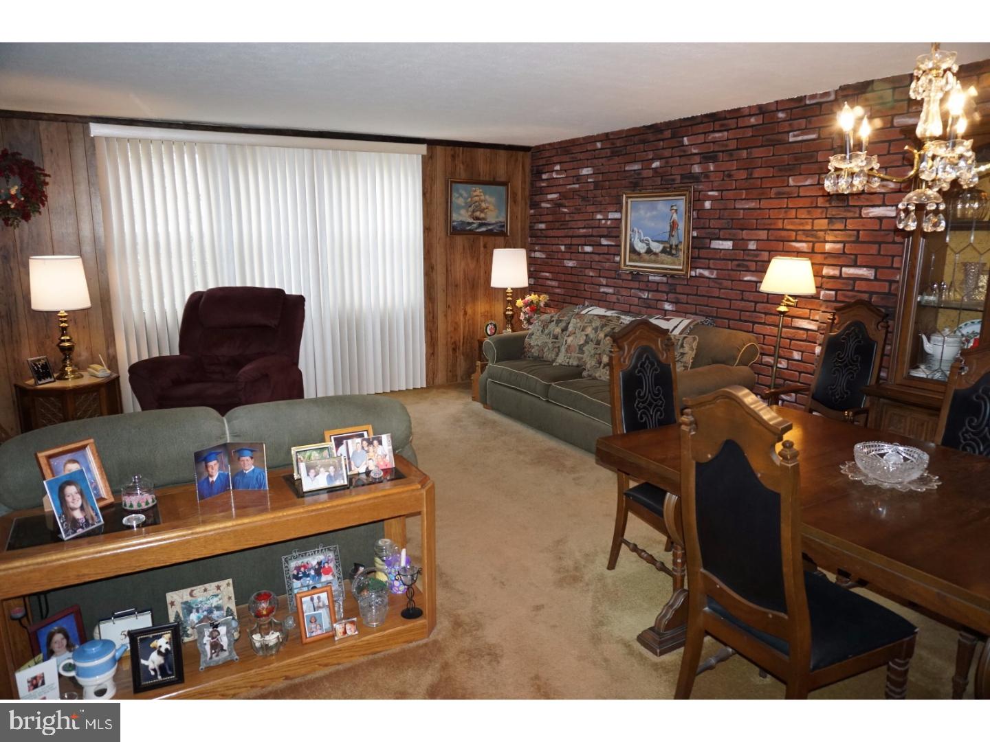 2847 Angus Road Philadelphia, PA 19114 - Photo 7 of 25 Living Room