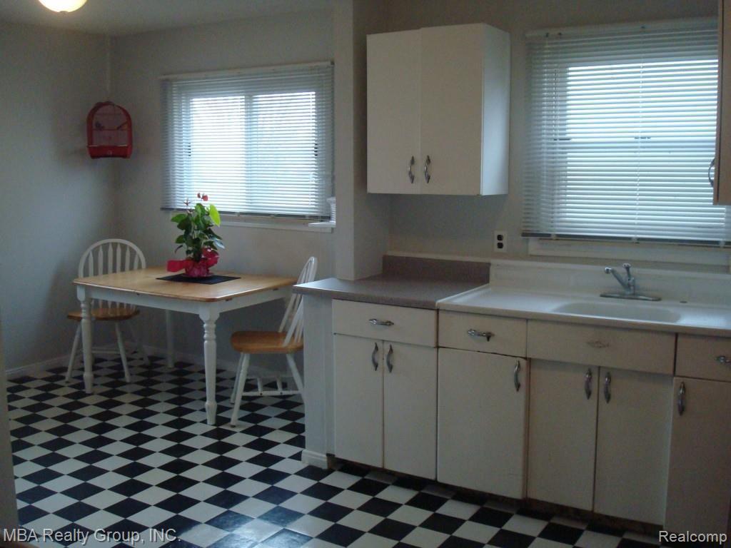 17550 Quarry Road Riverview, MI 48193 - Photo 5 of 15 KITCHEN
