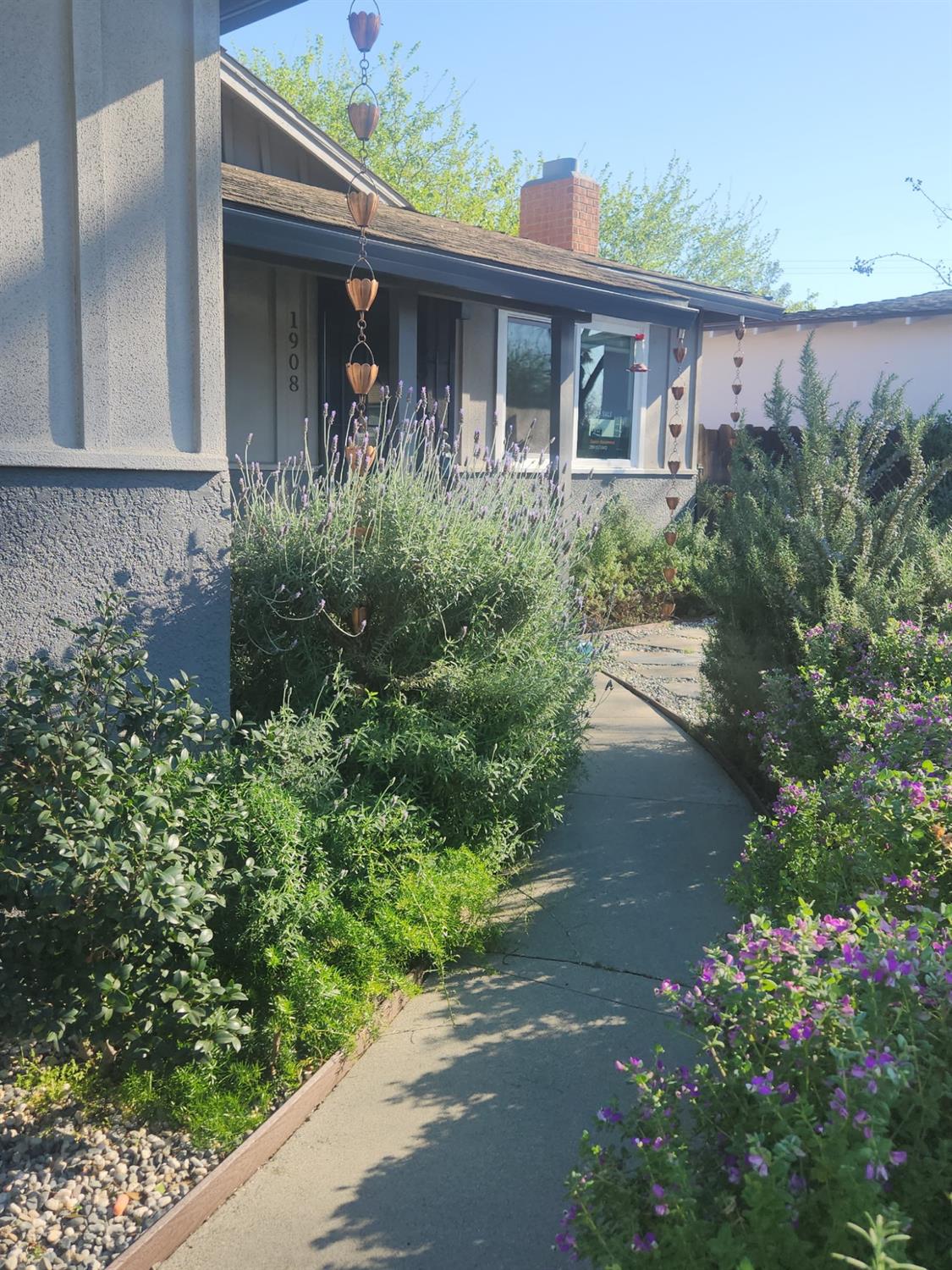 1908 Debonaire Court Modesto, CA 95350 - Photo 5 of 39