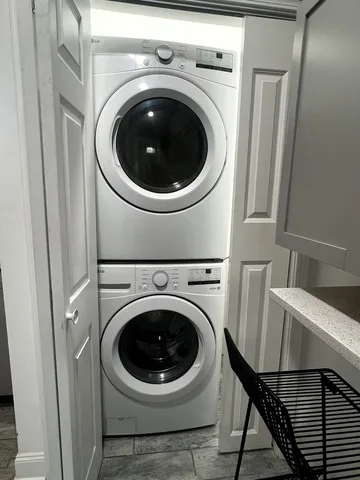 $2,200 | 5461 West Haddon Avenue, Unit 2, Chicago, IL 60651