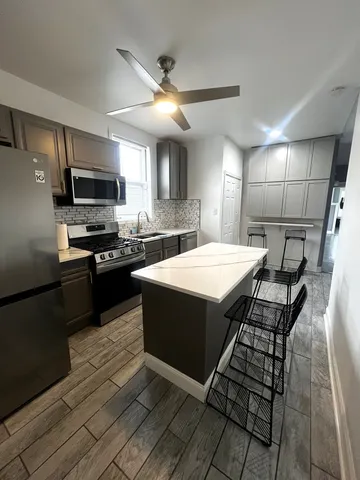 $2,200 | 5461 West Haddon Avenue, Unit 2, Chicago, IL 60651