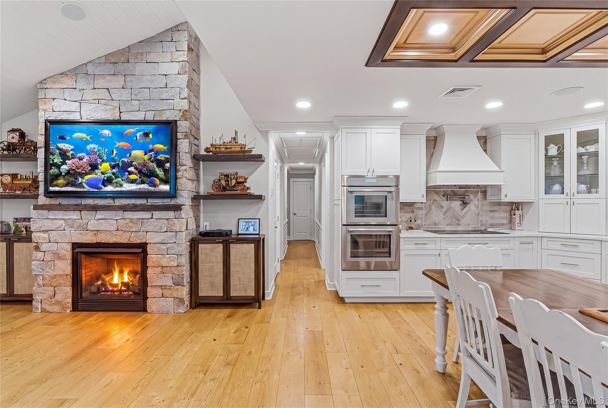 345 Bartley Road Mattituck, NY 11952 - Photo 5 of 28