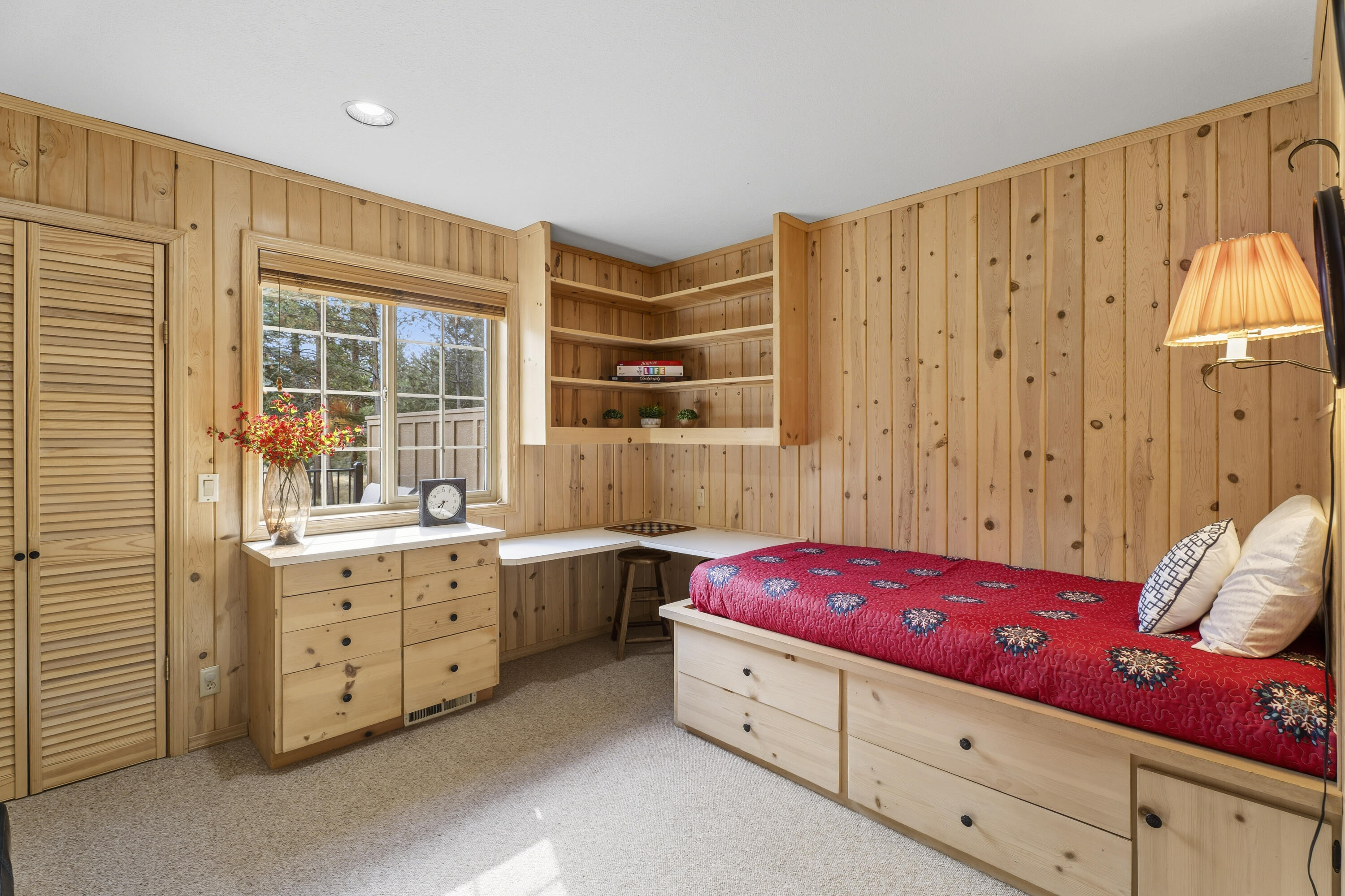 18221 Oregon Loop, Unit 40 Sunriver, OR 97707 - Photo 12 of 27 Guest Bedroom #2