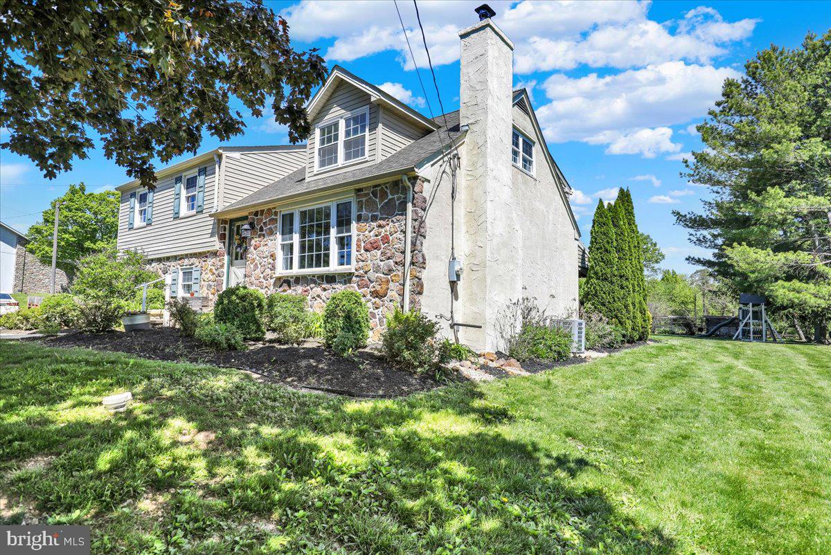 2236 Hopewell Road Elverson, PA 19520 - Photo 3 of 30