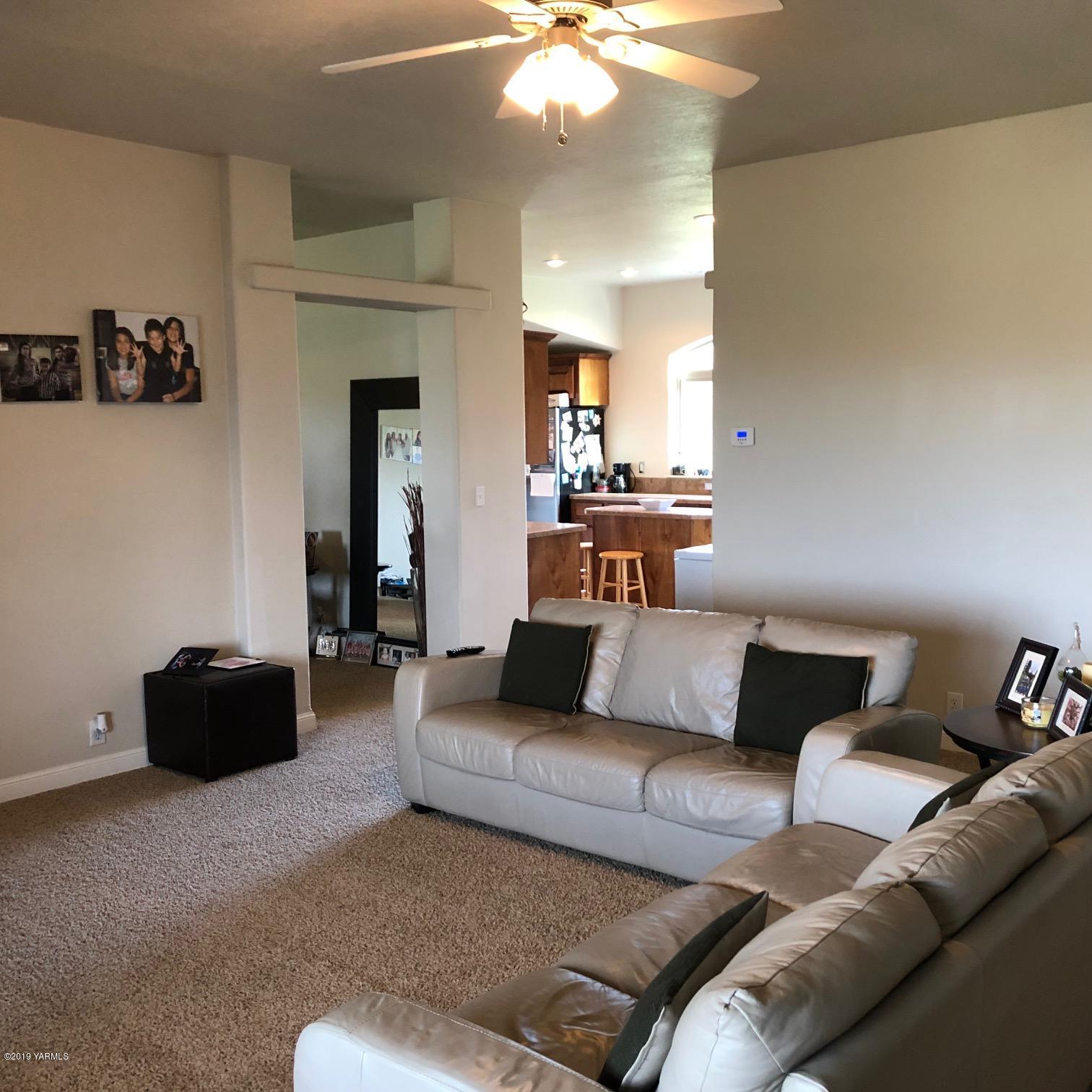 150019 West Richards Road Prosser, WA 99350 - Photo 14 of 27 FAMILY ROOM
