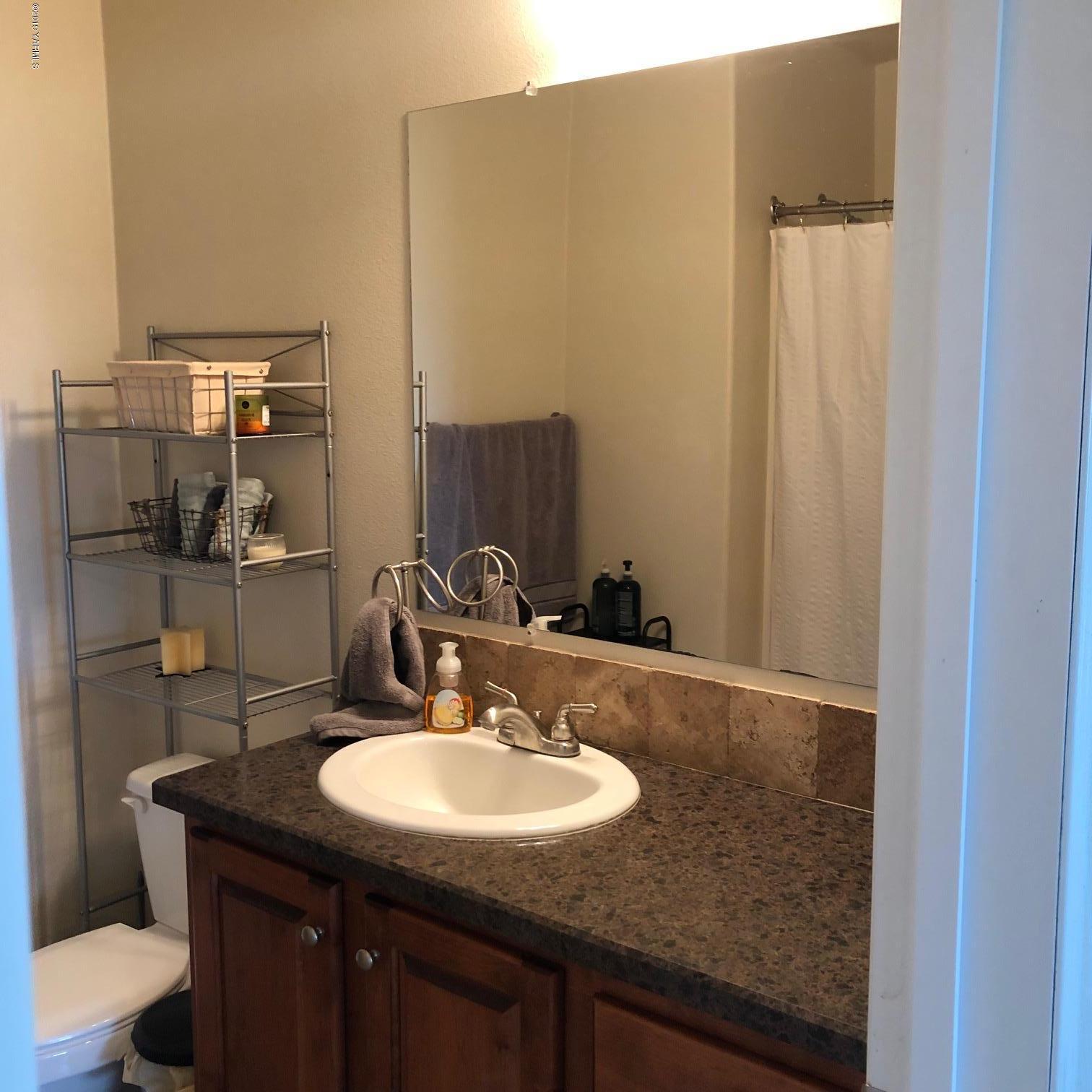 150019 West Richards Road Prosser, WA 99350 - Photo 17 of 27 MAIN BATHROOM
