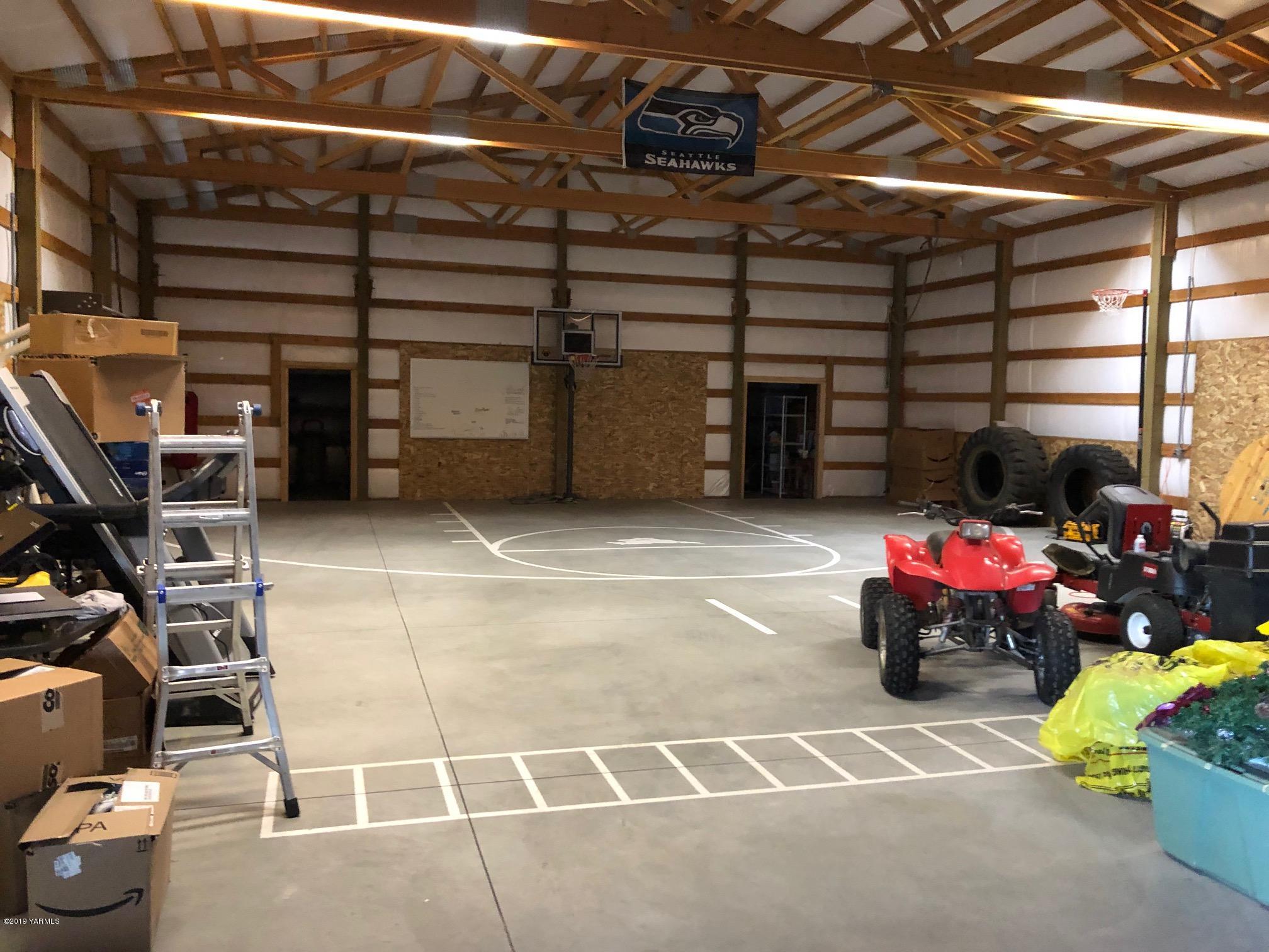 150019 West Richards Road Prosser, WA 99350 - Photo 4 of 27 40X60 SHOP INSIDE