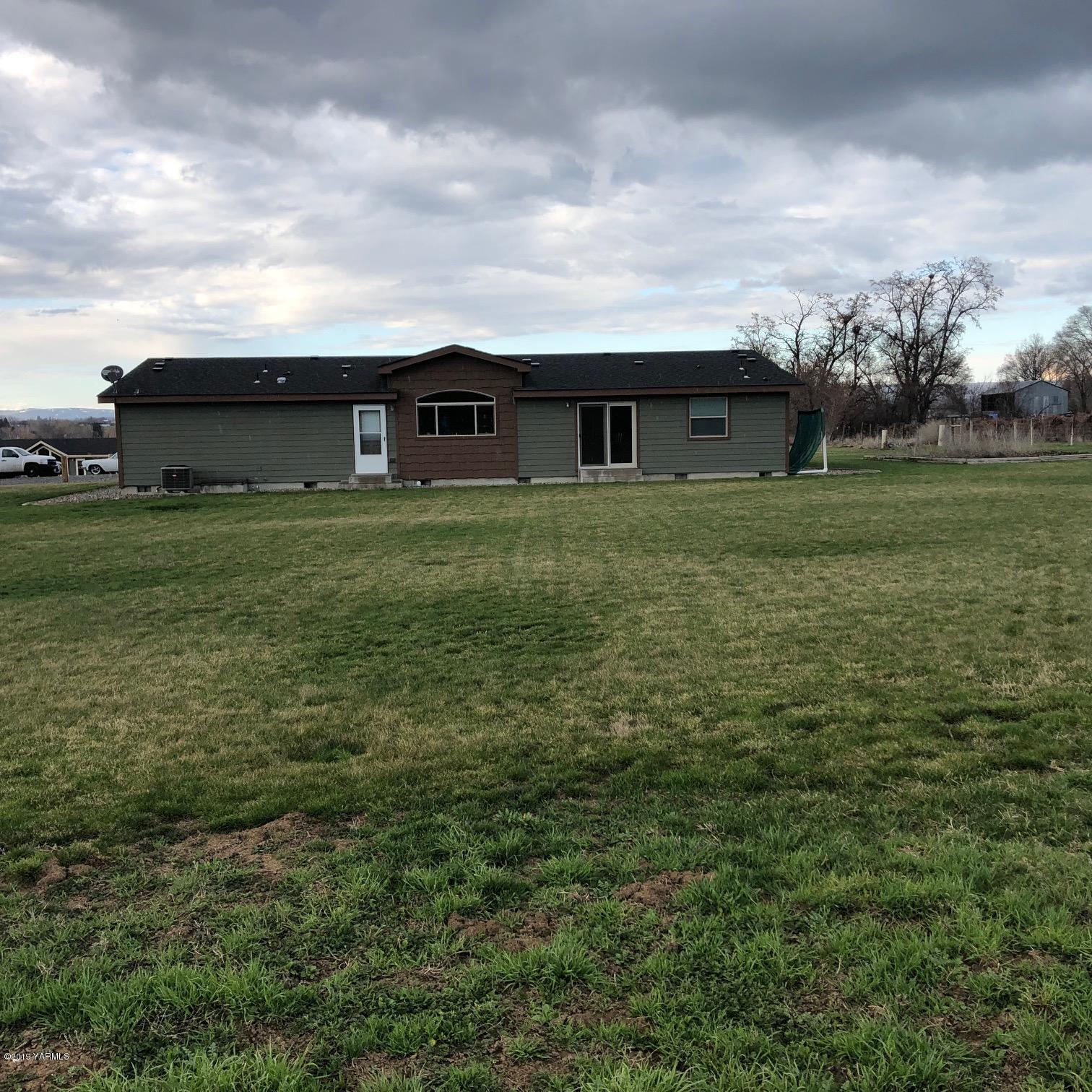 150019 West Richards Road Prosser, WA 99350 - Photo 6 of 27 BACK OF HOME