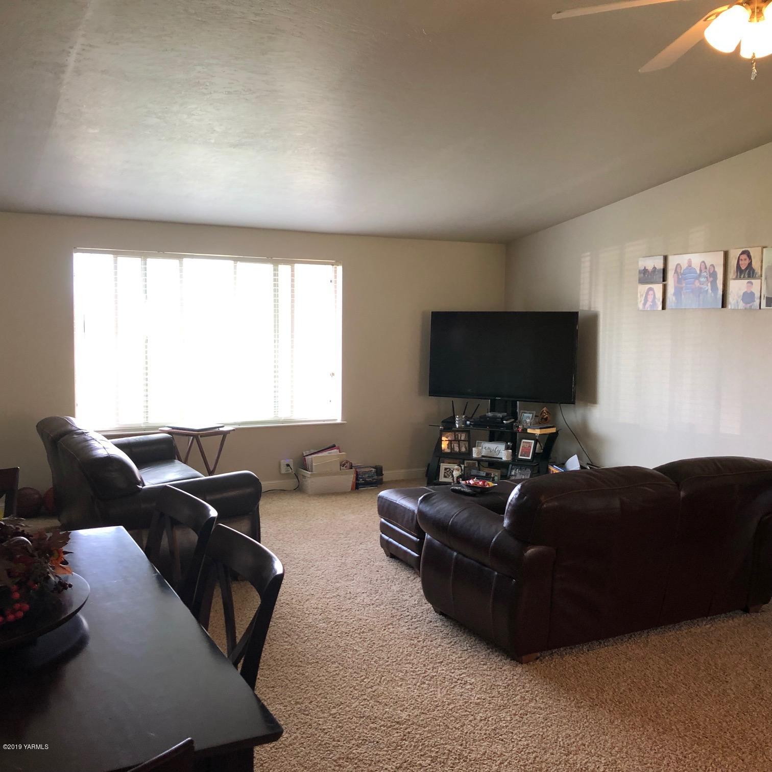 150019 West Richards Road Prosser, WA 99350 - Photo 8 of 27 LIVINGROOM