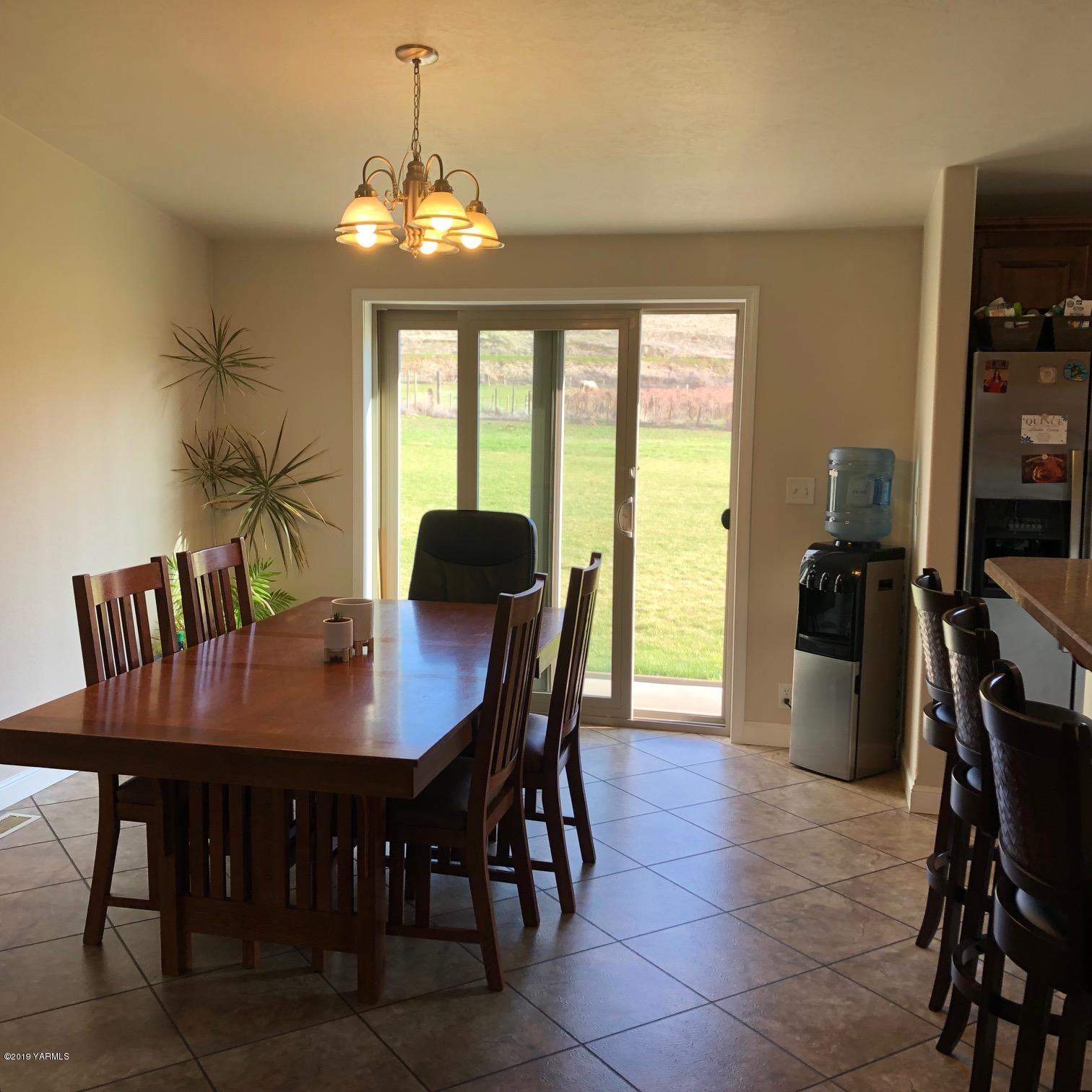 150019 West Richards Road Prosser, WA 99350 - Photo 9 of 27 DINNING ROOM