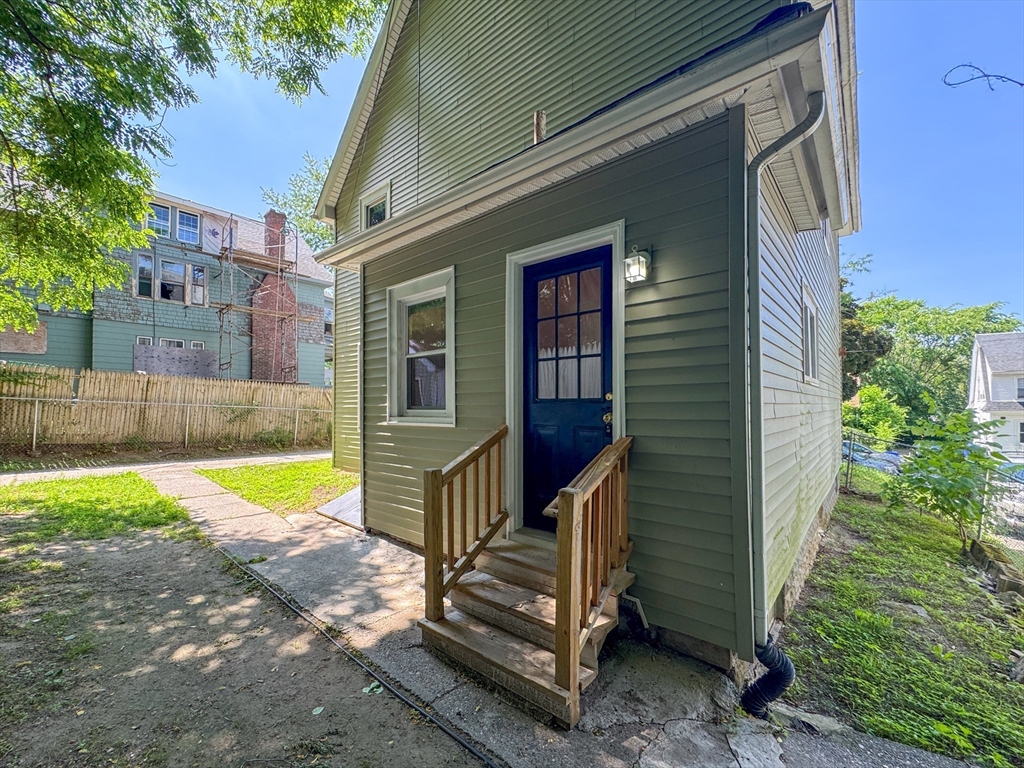 185 Leyfred Terrace Springfield, MA 01108 - Photo 5 of 35