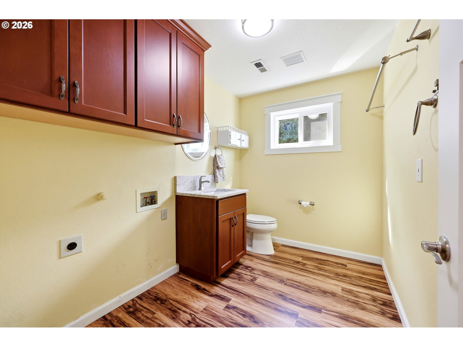 404 Southwest Overlook Court Gresham, OR 97080 - Photo 28 of 35 Laundry